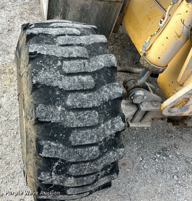 image for item NJ9579 1996 Gehl 553 telehandler