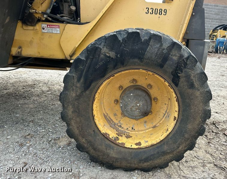 image for item NJ9579 1996 Gehl 553 telehandler