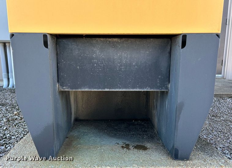 image for item NJ9617 2001 Olympian D100P2 generator