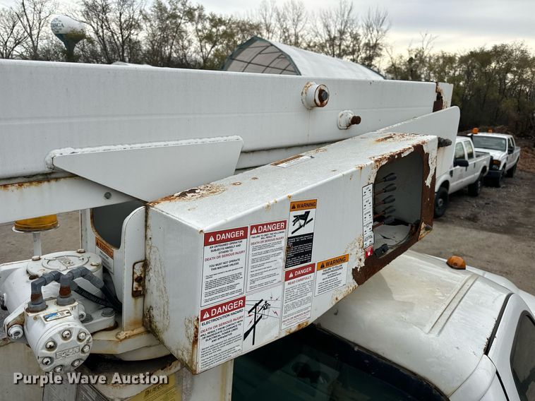 image for item OG9717 2011 Ford F450 Super Duty XL bucket truck