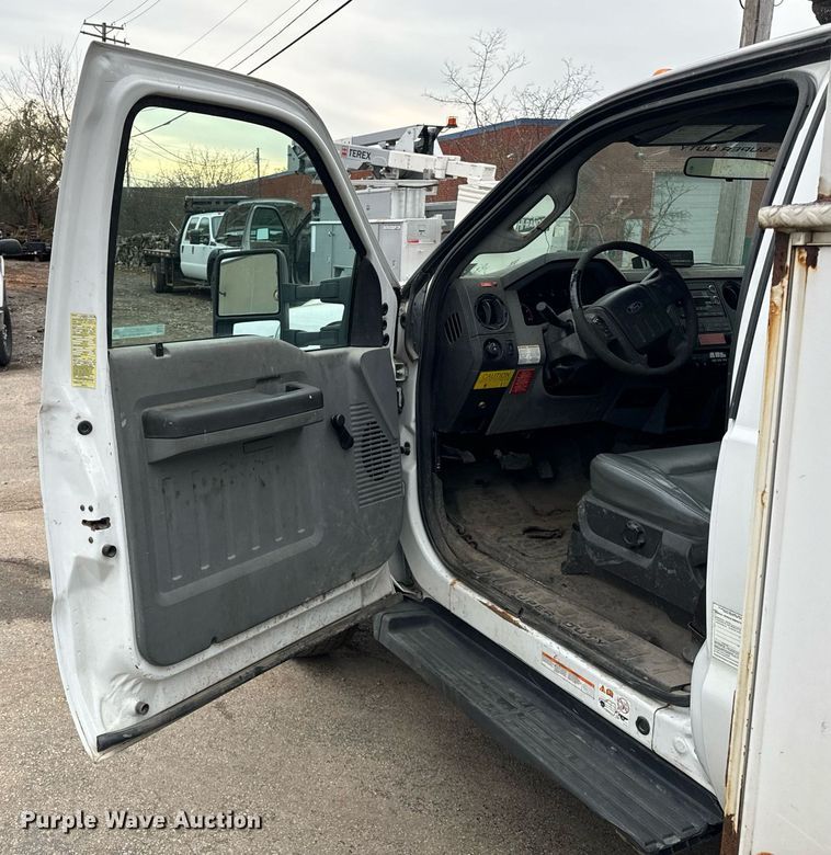 image for item OG9717 2011 Ford F450 Super Duty XL bucket truck
