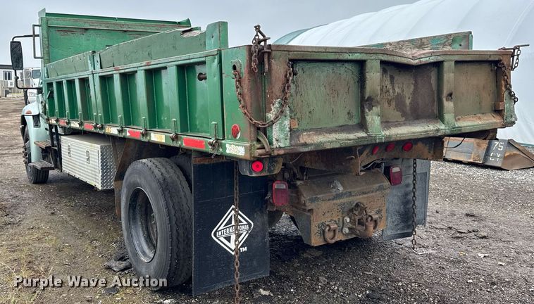 image for item OG9723 2002 International  4400 dump flatbed truck