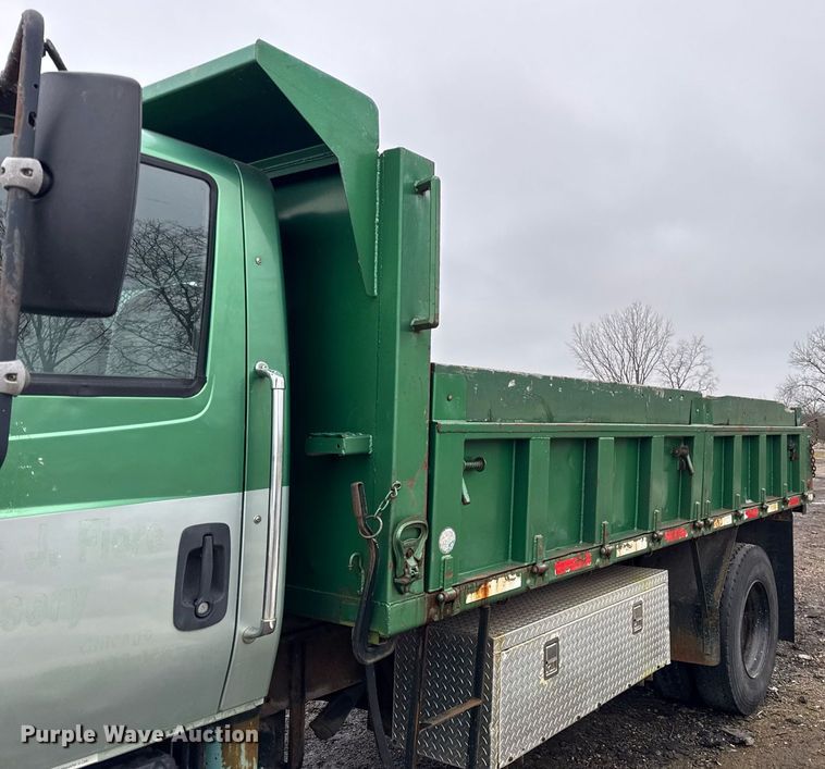 image for item OG9723 2002 International  4400 dump flatbed truck