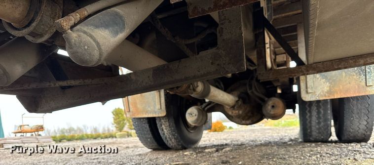 image for item OG9723 2002 International  4400 dump flatbed truck