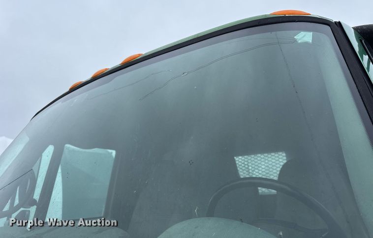 image for item OG9723 2002 International  4400 dump flatbed truck