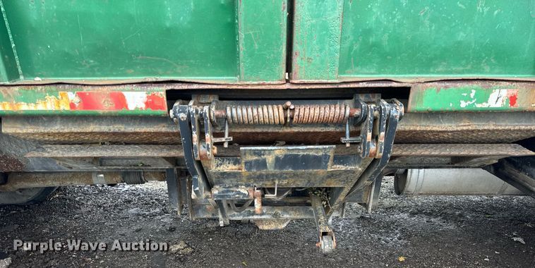 image for item OG9723 2002 International  4400 dump flatbed truck