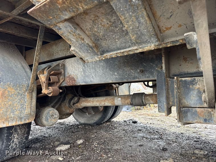 image for item OG9723 2002 International  4400 dump flatbed truck