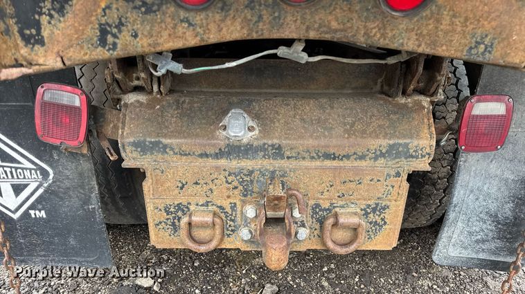 image for item OG9723 2002 International  4400 dump flatbed truck