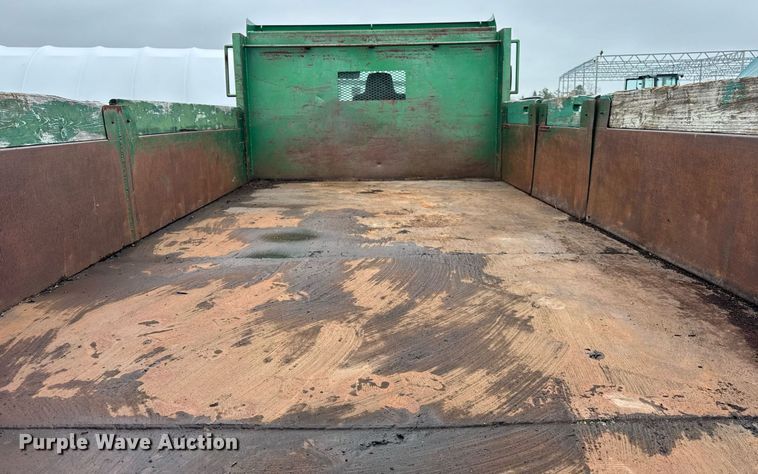 image for item OG9723 2002 International  4400 dump flatbed truck