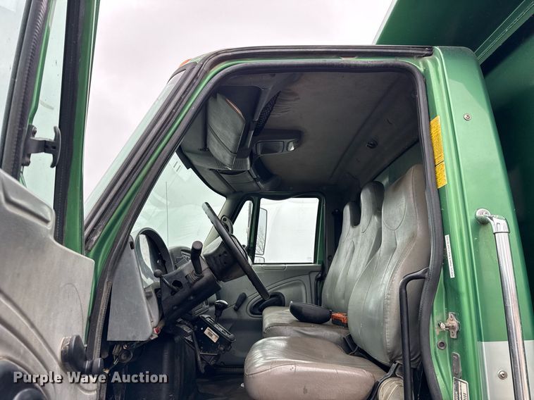 image for item OG9723 2002 International  4400 dump flatbed truck