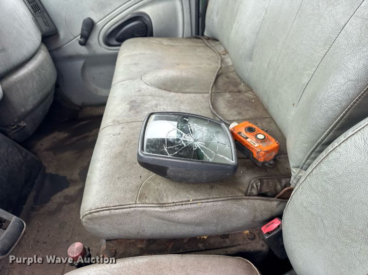 image for item OG9723 2002 International  4400 dump flatbed truck