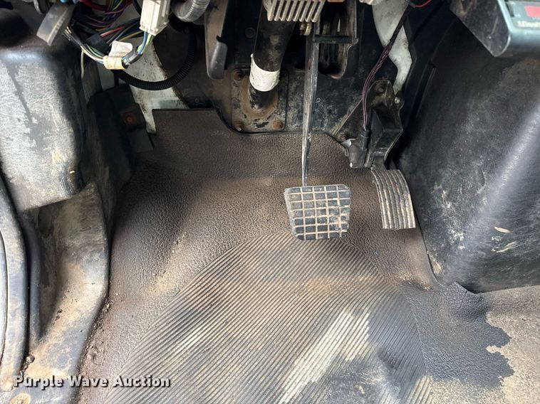 image for item OG9723 2002 International  4400 dump flatbed truck