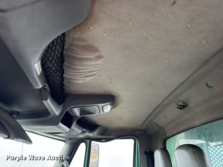 image for item OG9723 2002 International  4400 dump flatbed truck