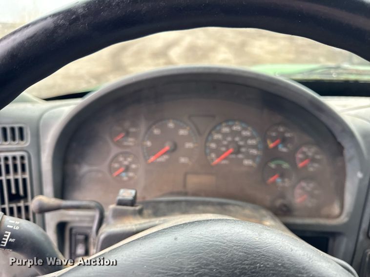 image for item OG9723 2002 International  4400 dump flatbed truck