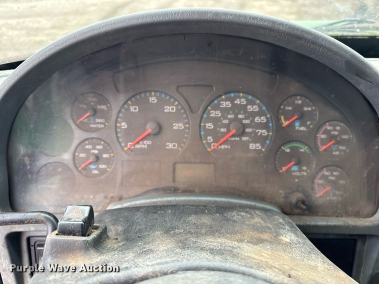 image for item OG9723 2002 International  4400 dump flatbed truck