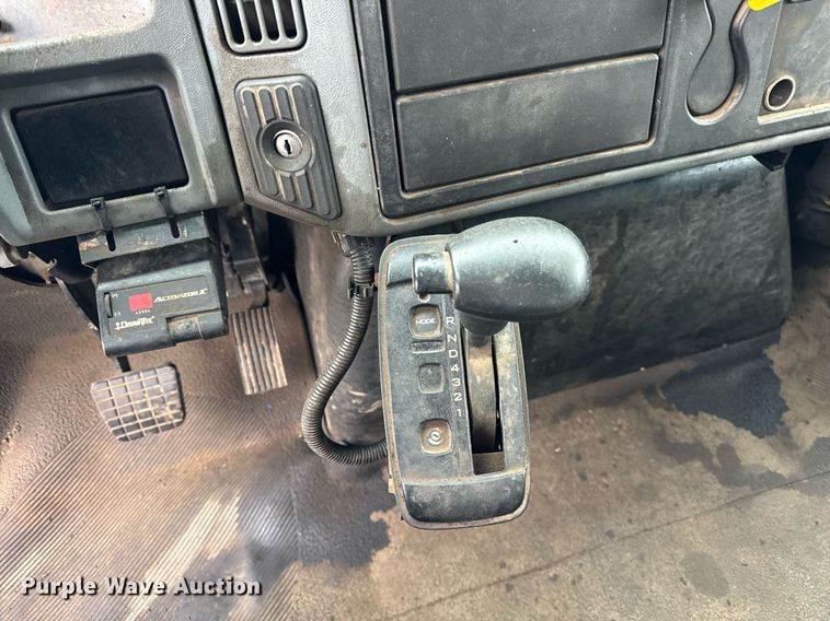 image for item OG9723 2002 International  4400 dump flatbed truck