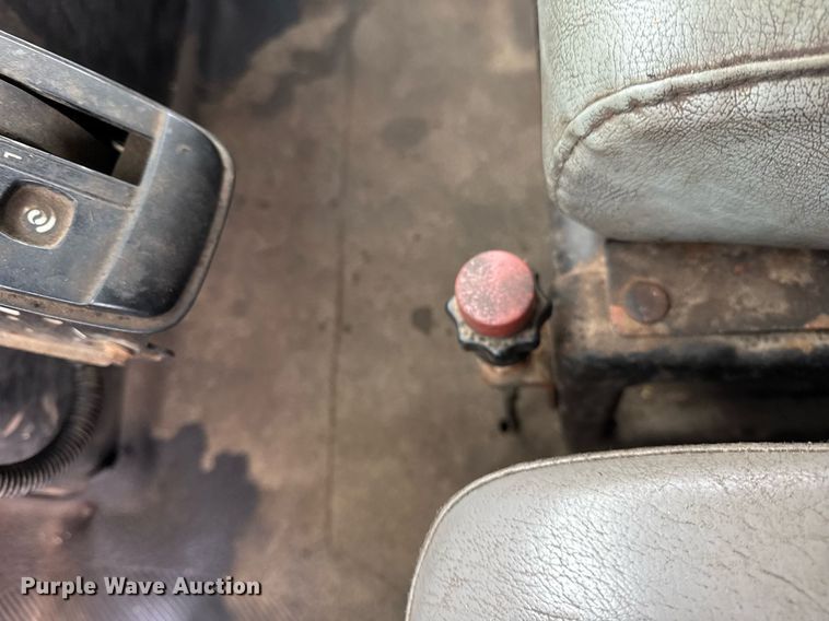 image for item OG9723 2002 International  4400 dump flatbed truck