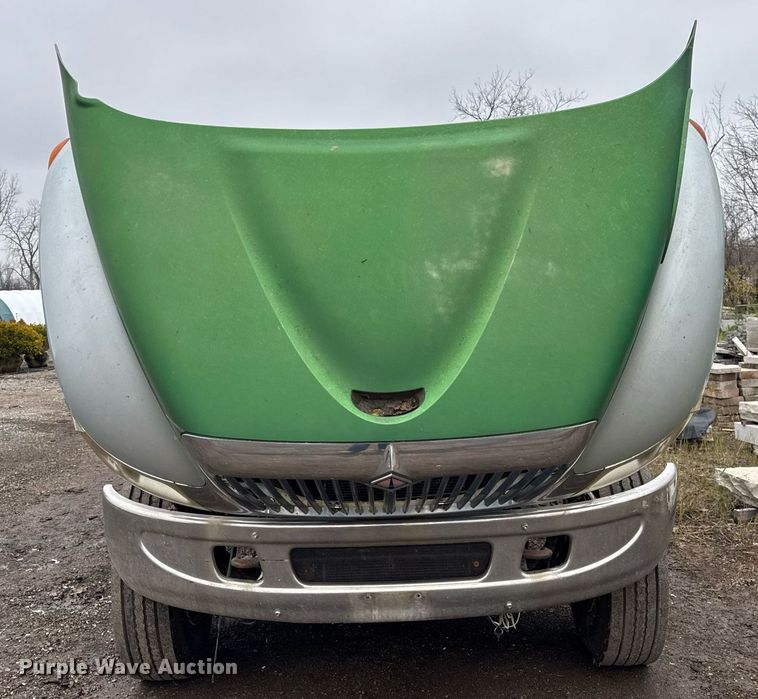 image for item OG9723 2002 International  4400 dump flatbed truck