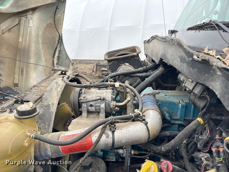 image for item OG9723 2002 International  4400 dump flatbed truck