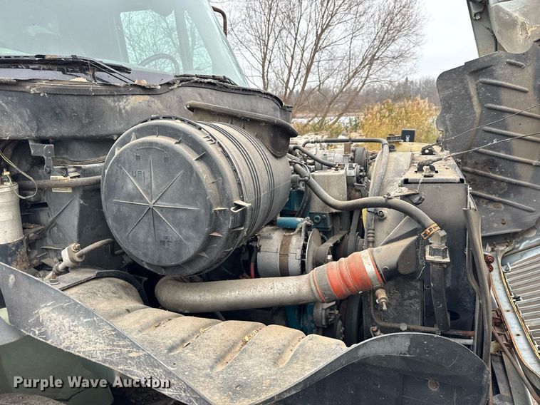 image for item OG9723 2002 International  4400 dump flatbed truck