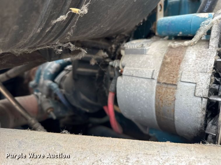 image for item OG9723 2002 International  4400 dump flatbed truck