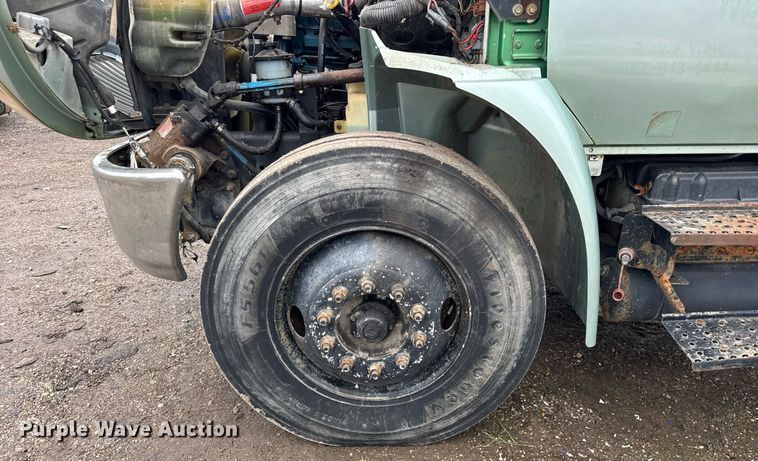 image for item OG9723 2002 International  4400 dump flatbed truck