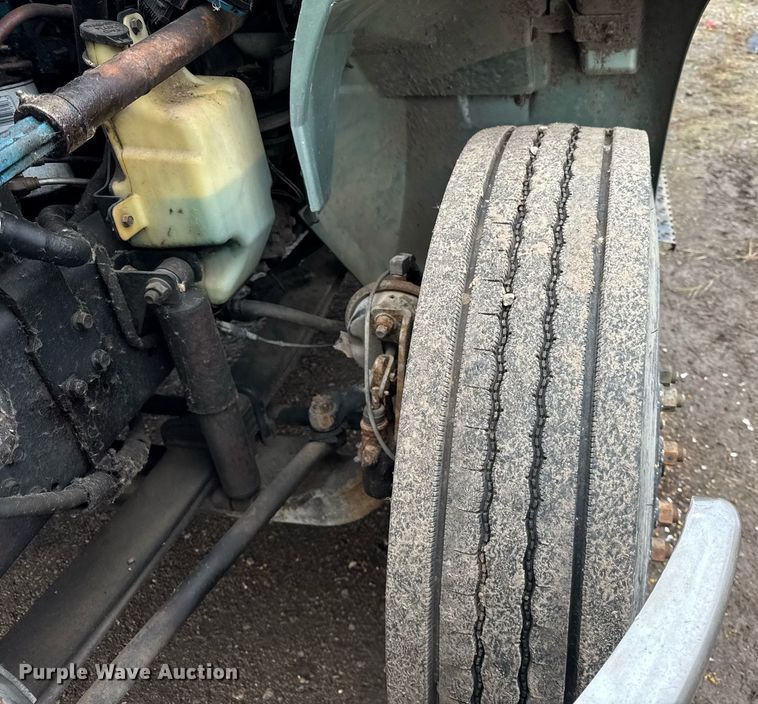 image for item OG9723 2002 International  4400 dump flatbed truck