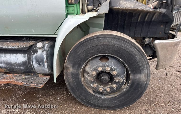 image for item OG9723 2002 International  4400 dump flatbed truck