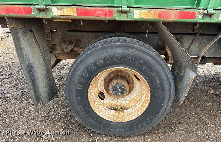 image for item OG9723 2002 International  4400 dump flatbed truck