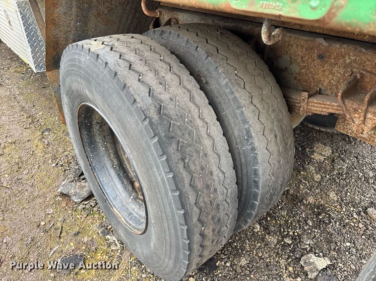 image for item OG9723 2002 International  4400 dump flatbed truck