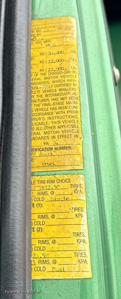 image for item OG9723 2002 International  4400 dump flatbed truck