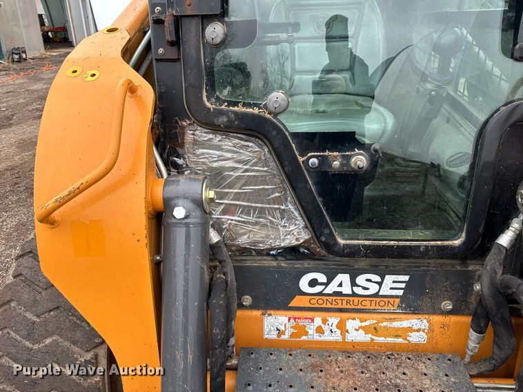 image for item OG9724 2017 Case SV340 skid steer loader
