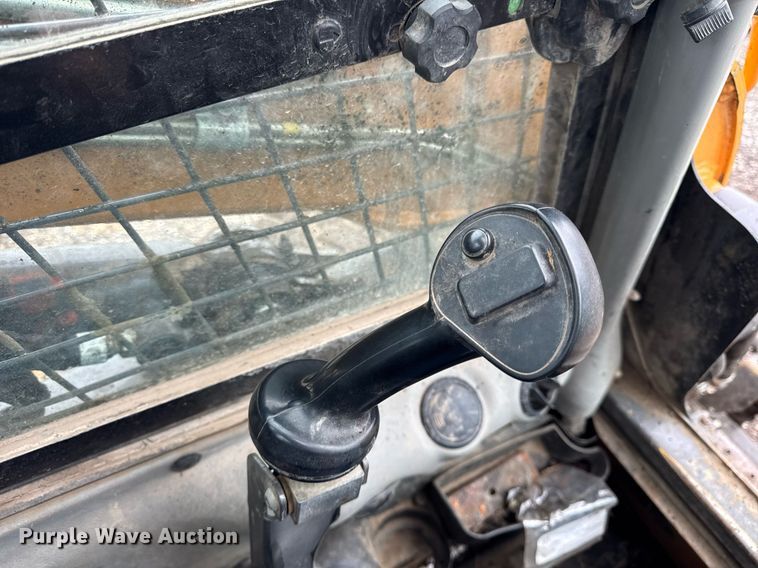 image for item OG9724 2017 Case SV340 skid steer loader