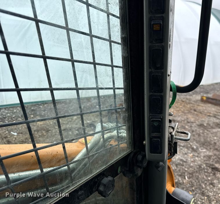 image for item OG9724 2017 Case SV340 skid steer loader