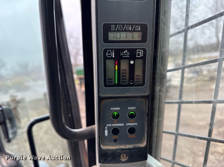 image for item OG9724 2017 Case SV340 skid steer loader