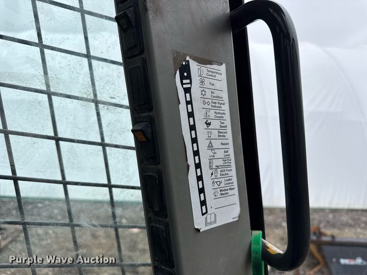 image for item OG9724 2017 Case SV340 skid steer loader