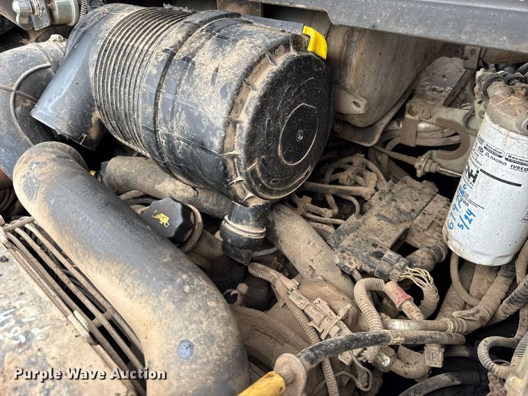 image for item OG9724 2017 Case SV340 skid steer loader