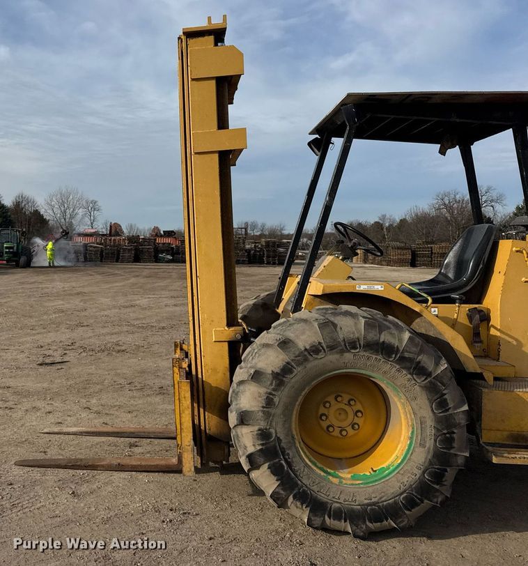 image for item OG9733 1998 John Deere 488E forklift