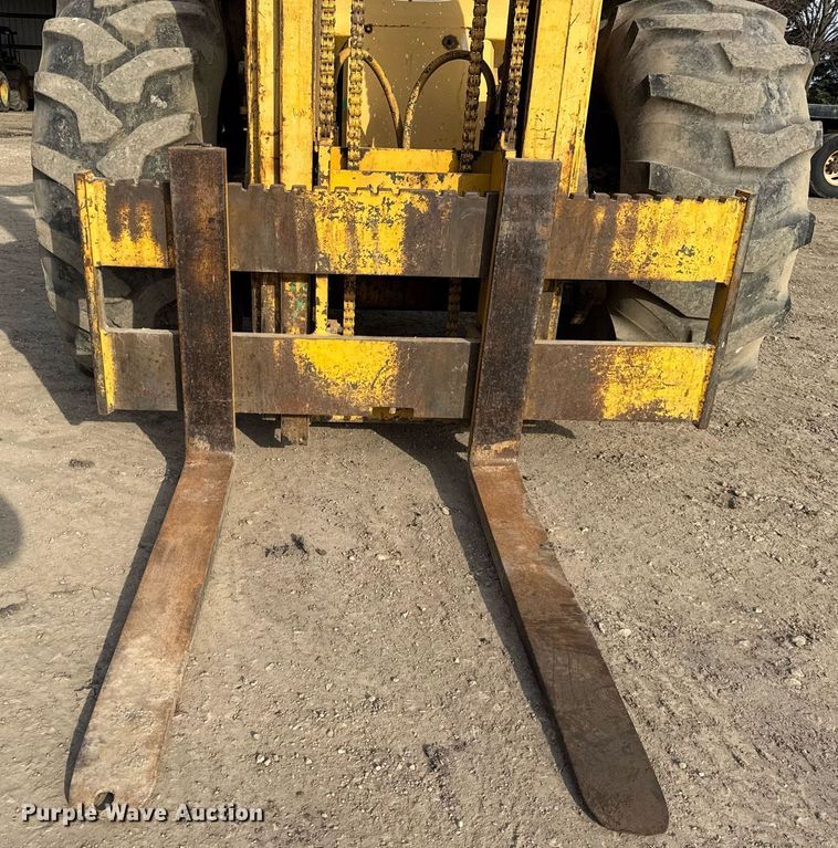 image for item OG9733 1998 John Deere 488E forklift