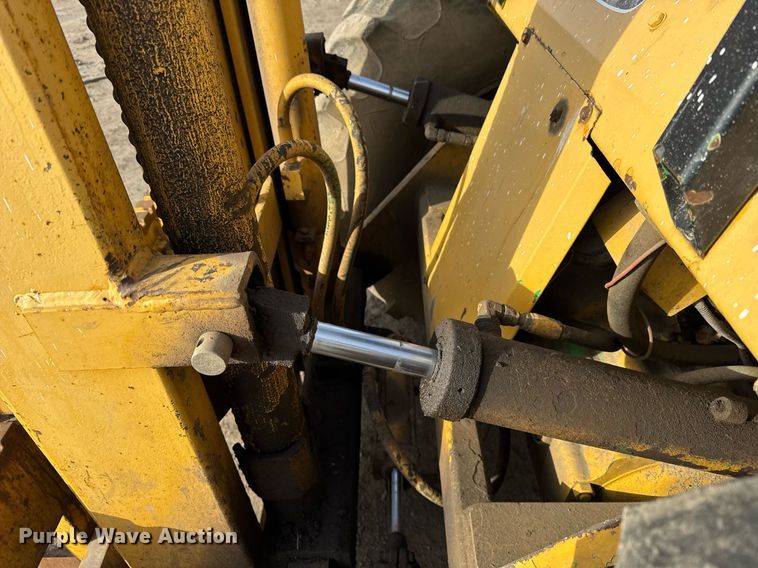 image for item OG9733 1998 John Deere 488E forklift