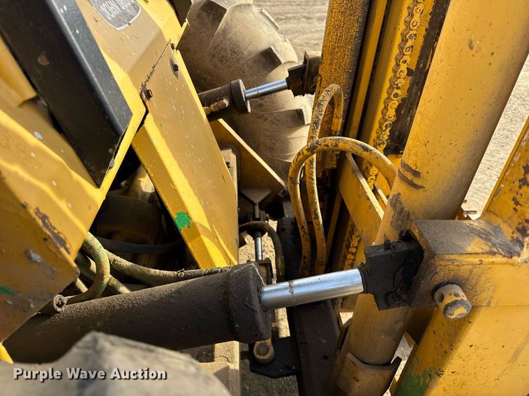 image for item OG9733 1998 John Deere 488E forklift