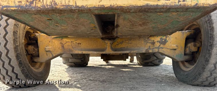 image for item OG9733 1998 John Deere 488E forklift