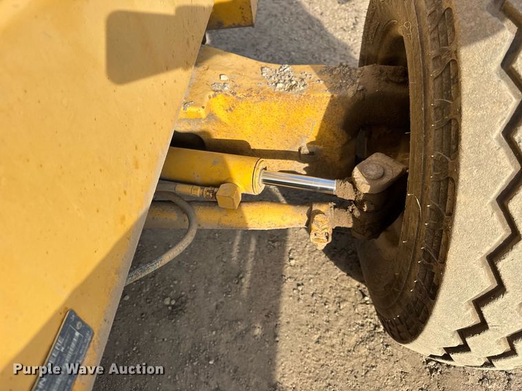 image for item OG9733 1998 John Deere 488E forklift