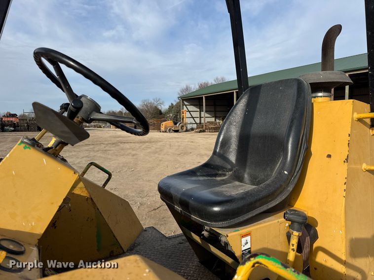 image for item OG9733 1998 John Deere 488E forklift