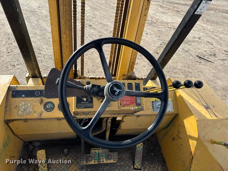 image for item OG9733 1998 John Deere 488E forklift