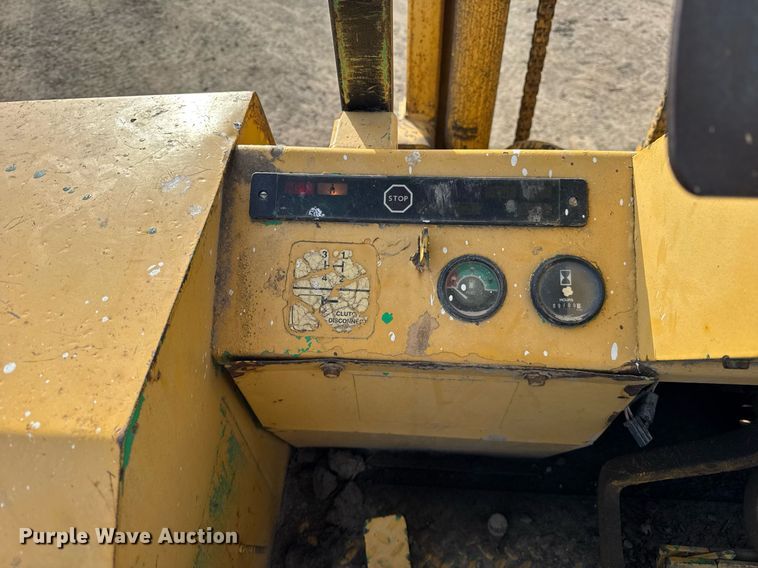 image for item OG9733 1998 John Deere 488E forklift