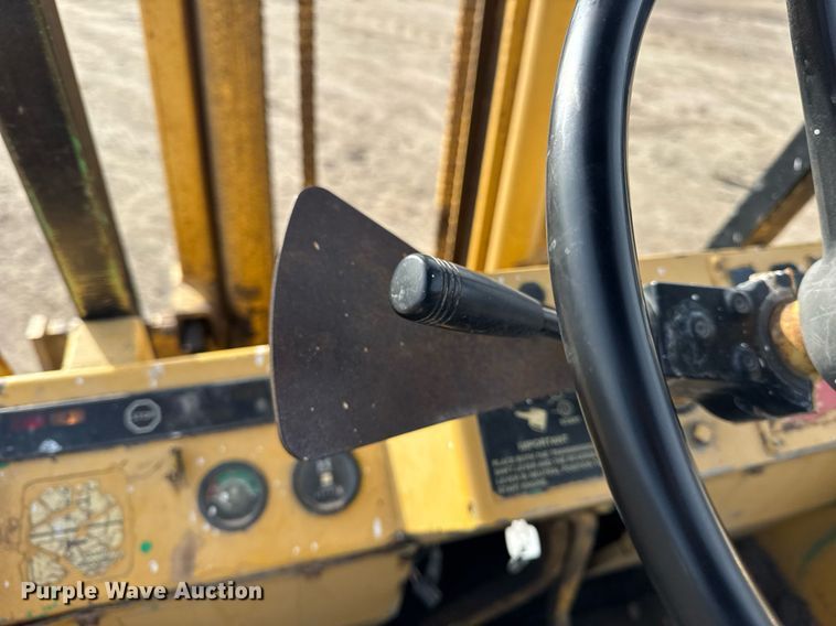 image for item OG9733 1998 John Deere 488E forklift