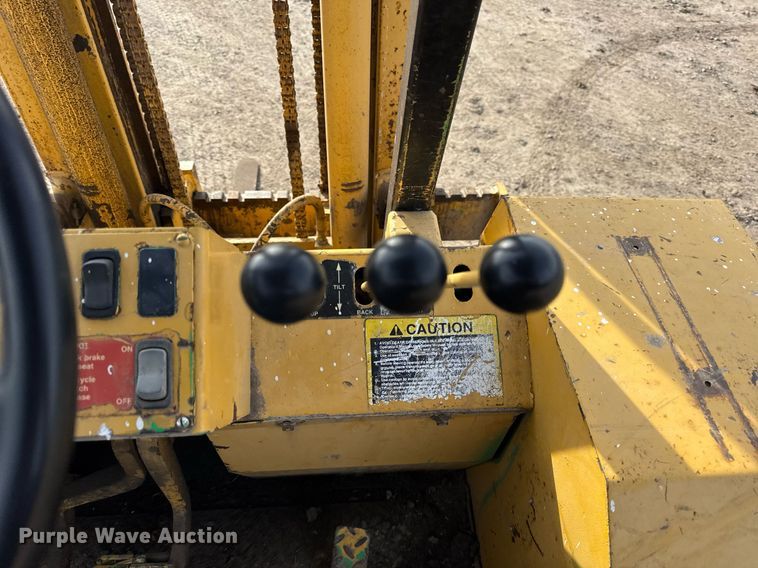 image for item OG9733 1998 John Deere 488E forklift