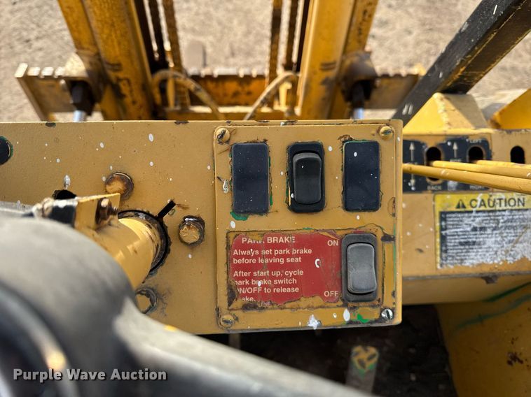 image for item OG9733 1998 John Deere 488E forklift