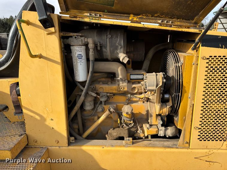 image for item OG9733 1998 John Deere 488E forklift